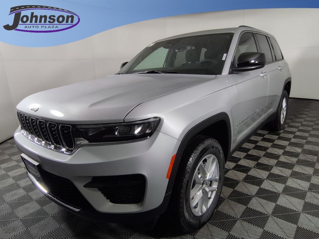 2026 Jeep Grand Cherokee Laredo X 4x4's photo
