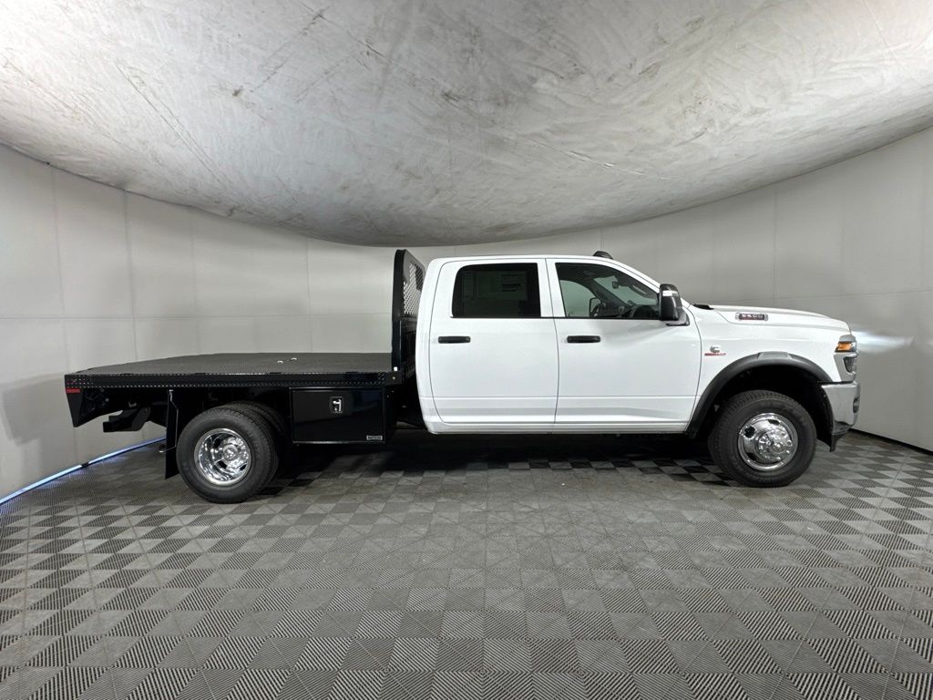New 2026 Ram 3500 Chassis Cab TRADESMAN CREW CAB CHASSIS 4X4 60' CA Pickup