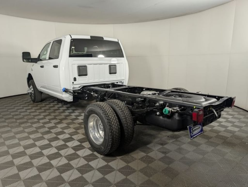 New 2025 Ram 3500 Chassis Cab 3500 TRADESMAN CREW CAB CHASSIS 4X4 60' CA Pickup