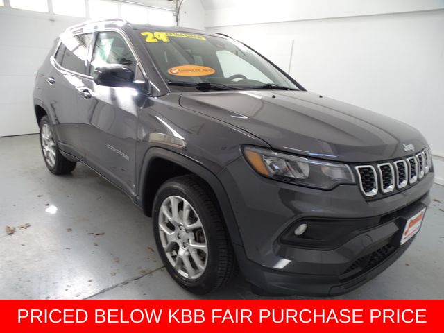 Baltic Gray Metallic Clearcoat 2024 Jeep Compass Latitude Lux 4WD SUV / Crossover Four-Wheel Drive 8-Speed Automatic