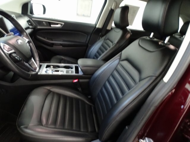 2021 Ford Edge SEL photo 2