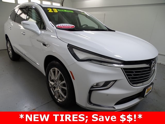 2023 Buick Enclave Essence's photo