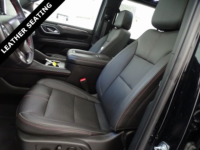 2022 Chevrolet Suburban RST photo 2