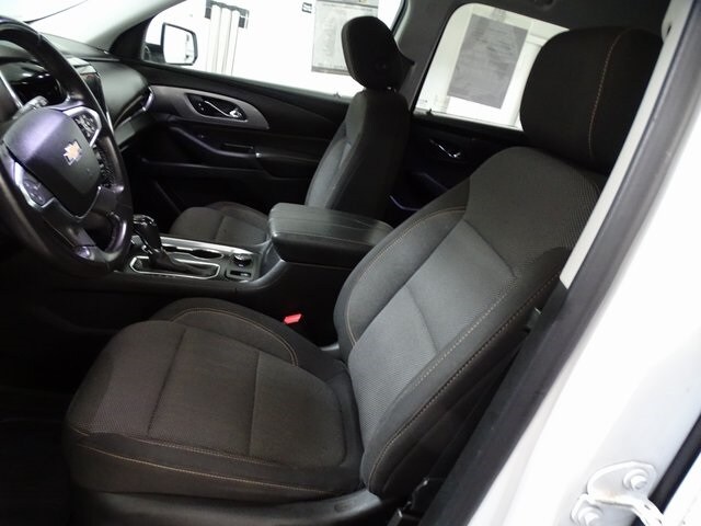 2019 Chevrolet Traverse Cloth 1LT photo 2