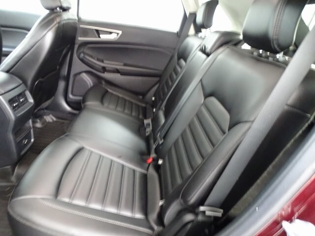 2021 Ford Edge SEL photo 4