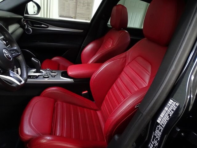 2022 Alfa Romeo Stelvio Ti Sport photo 2