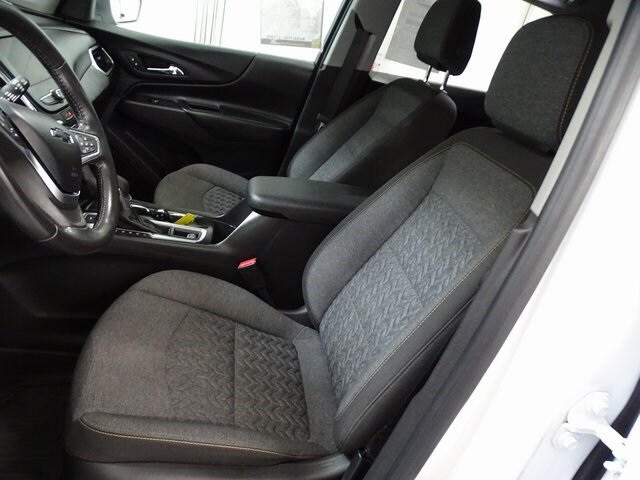 2022 Chevrolet Equinox LT photo 2