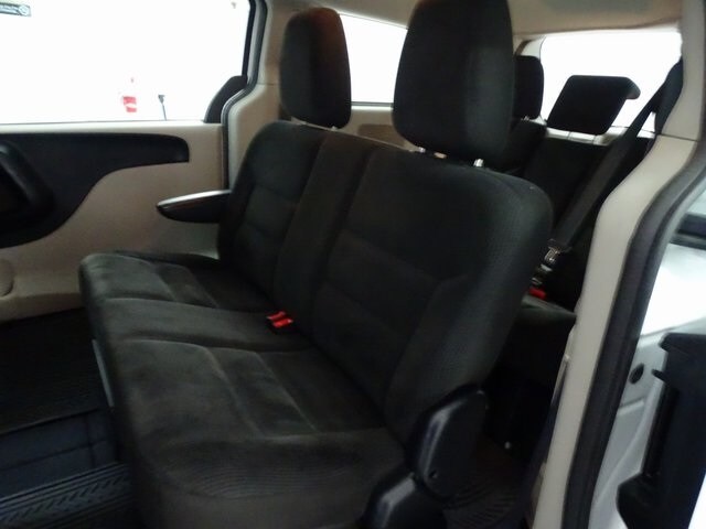 2016 Dodge Grand Caravan SE photo 3