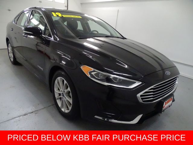 2019 Ford Fusion SEL's photo