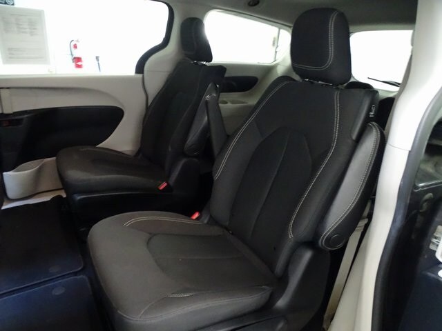 2020 Chrysler Voyager LX photo 3