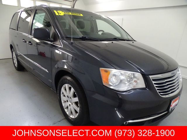 2013 Chrysler Town & Country Touring's photo