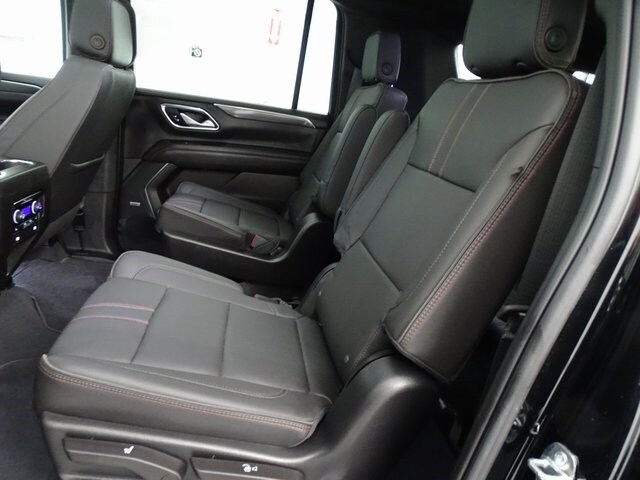 2022 Chevrolet Suburban RST photo 4
