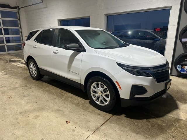 2022 Chevrolet Equinox LS's photo