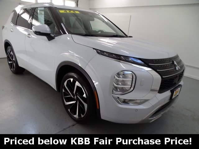 2022 Mitsubishi Outlander SEL's photo