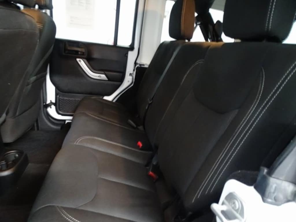 Used 2015 Jeep Wrangler Unlimited Rubicon SUV