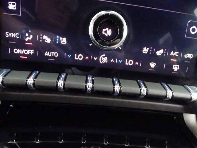 2026 GMC Yukon Denali Ultimate - Photo 13
