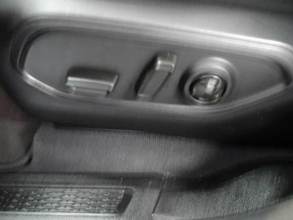 Used 2023 Jeep Grand Cherokee Laredo SUV