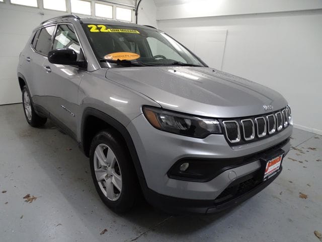 Billet Silver Metallic Clearcoat 2022 Jeep Compass Latitude 4WD SUV / Crossover Four-Wheel Drive 9-Speed Automatic