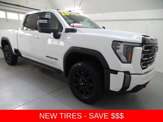 2024 GMC Sierra 4WD Crew Cab Standard Box AT4's photo