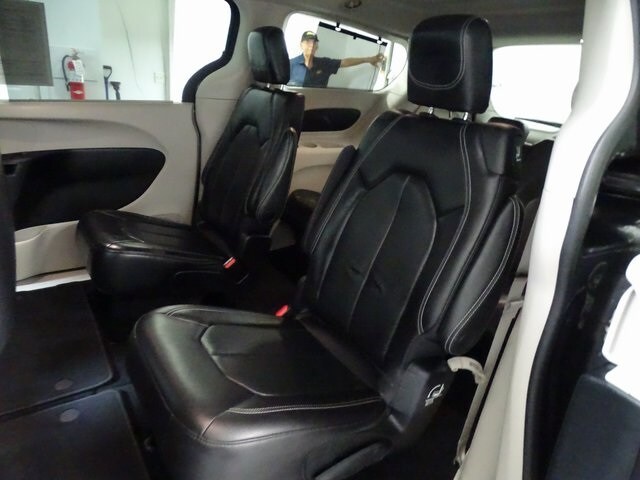 2022 Chrysler Pacifica Touring L photo 4