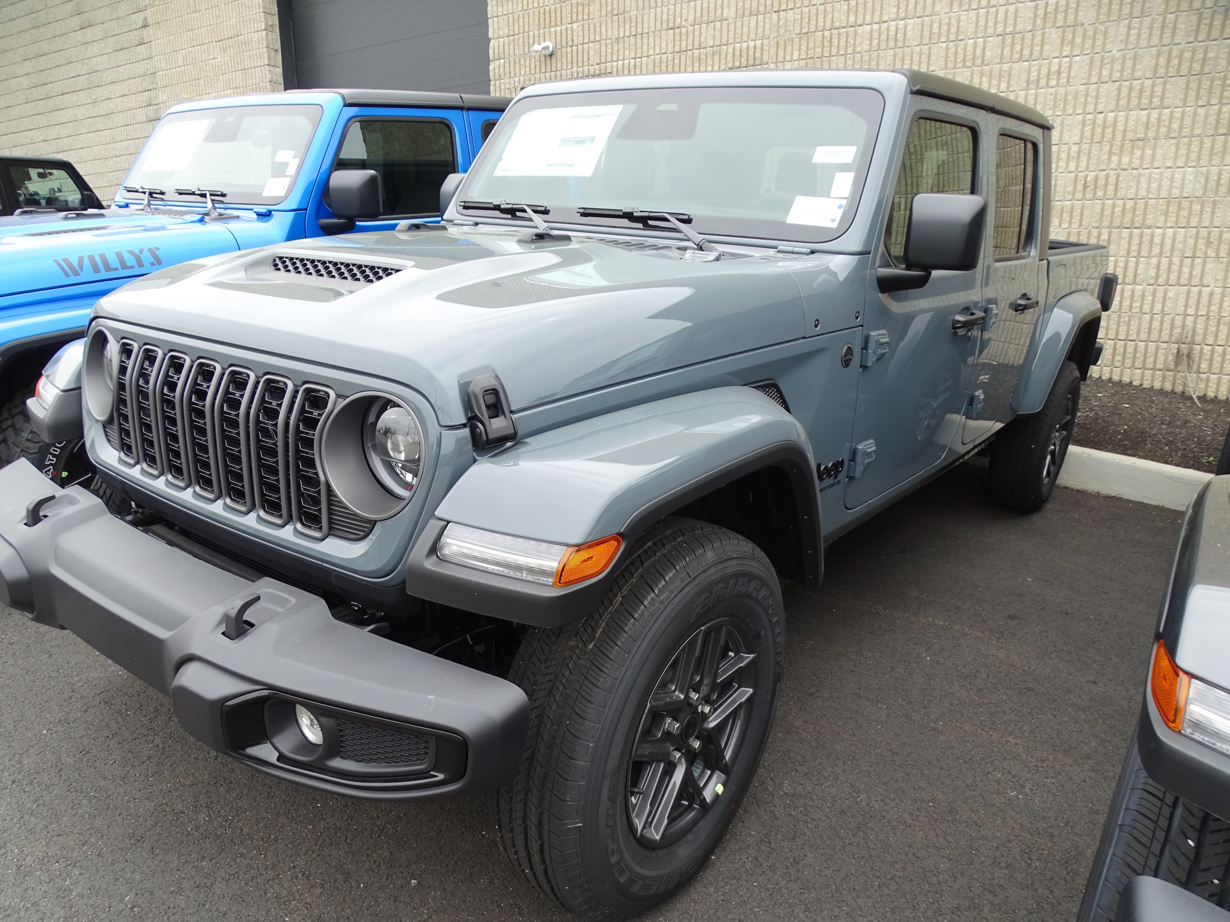 2026 Jeep Gladiator Sport S Auto's photo
