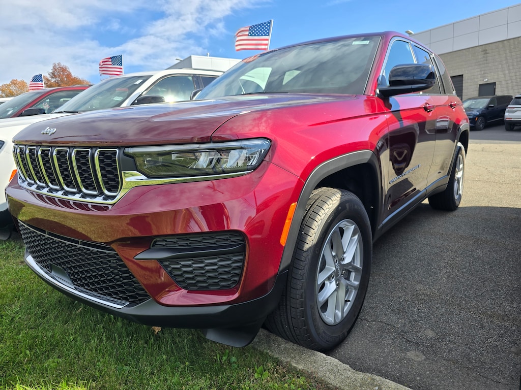 New 2025 Jeep Grand Cherokee LAREDO X 4X4 Sport Utility
