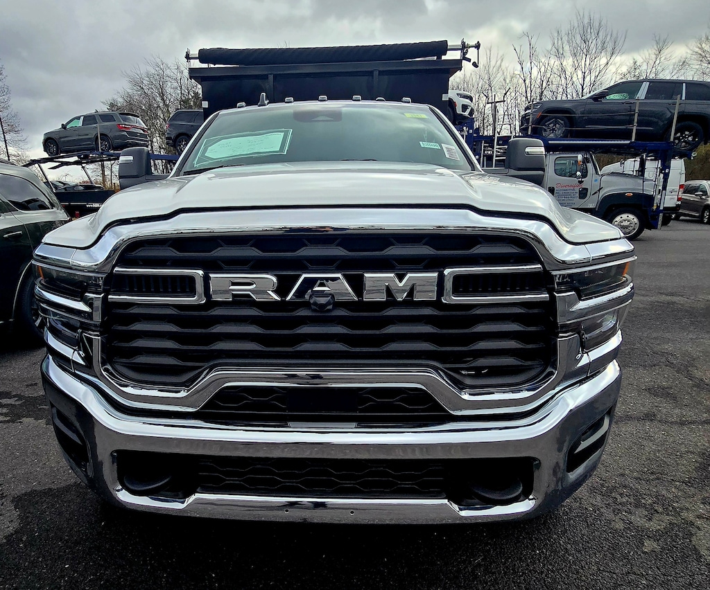 New 2025 Ram 5500 Chassis Cab 5500 TRADESMAN CHASSIS REGULAR CAB 4X4 84' CA Pickup