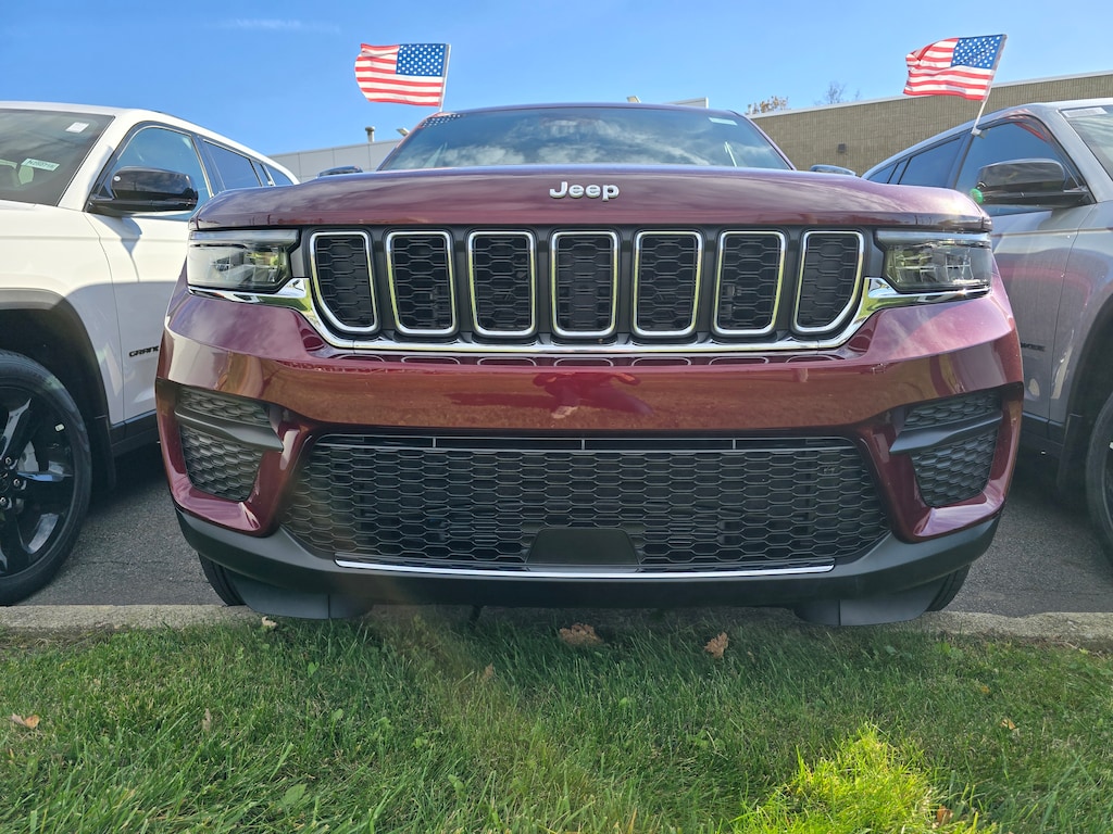 New 2025 Jeep Grand Cherokee LAREDO X 4X4 Sport Utility