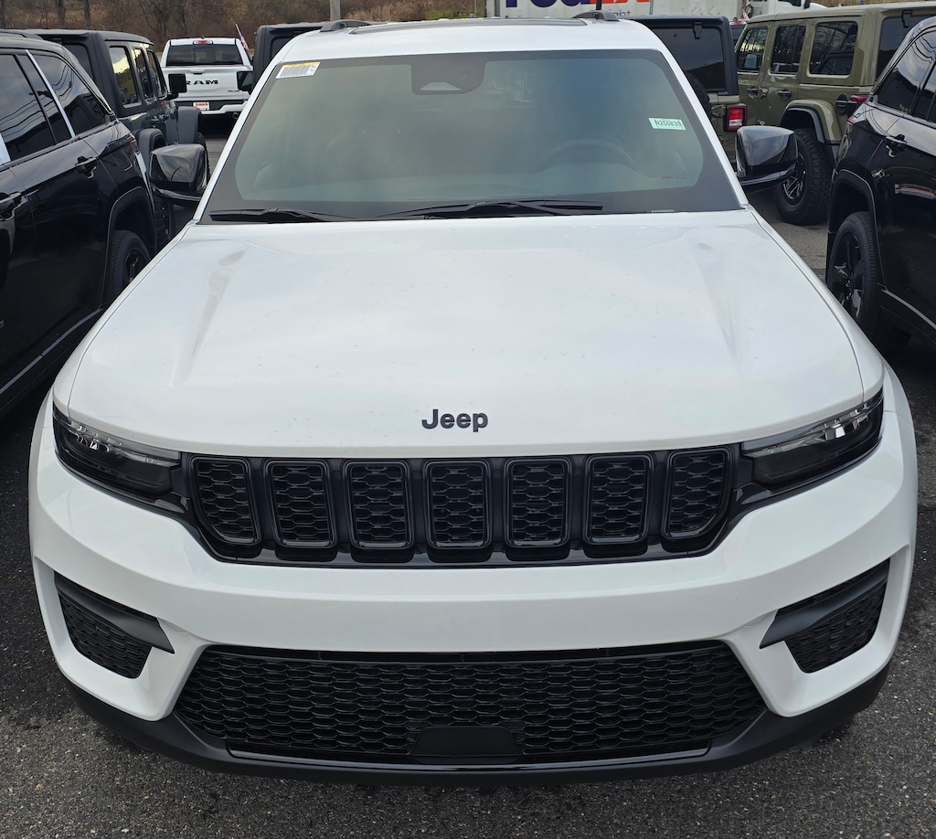 New 2025 Jeep Grand Cherokee ALTITUDE 4X4 Sport Utility