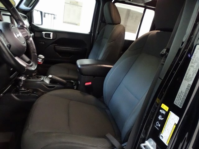 2022 Jeep Gladiator Willys photo 2