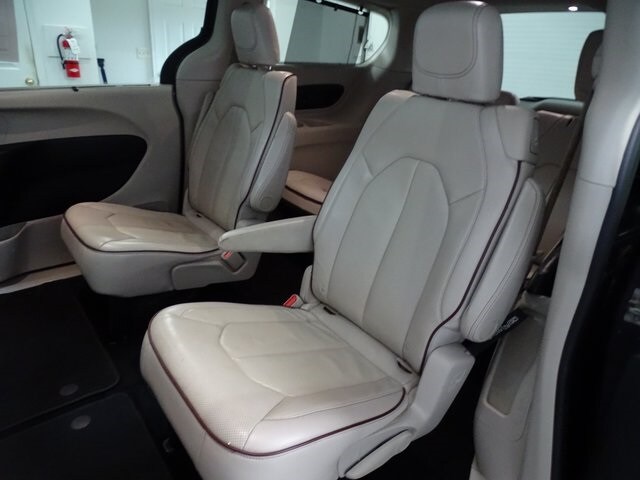 2017 Chrysler Pacifica Limited photo 4