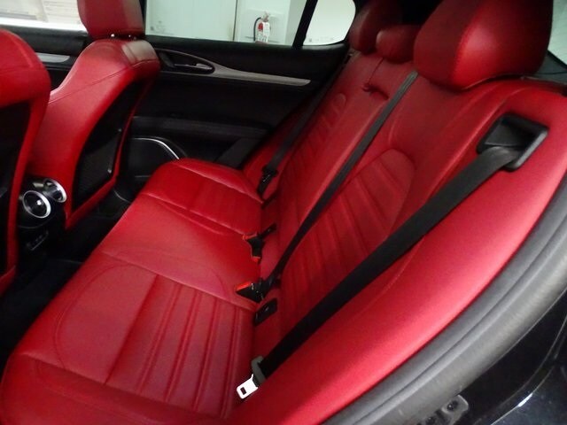 2022 Alfa Romeo Stelvio Ti Sport photo 4