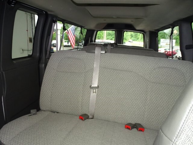 2024 Gmc Savana Passenger 3500 LT photo 3
