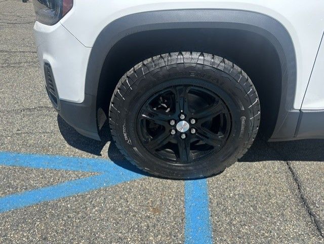 2023 GMC Acadia AT4 - Photo 9