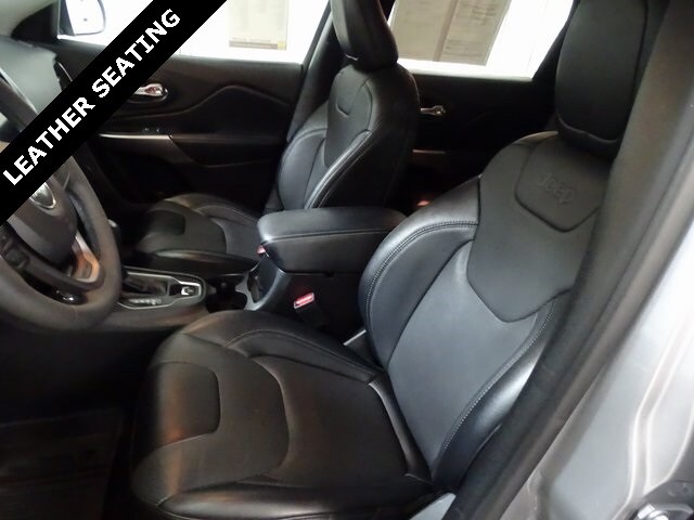 2022 Jeep Cherokee Latitude Lux photo 2