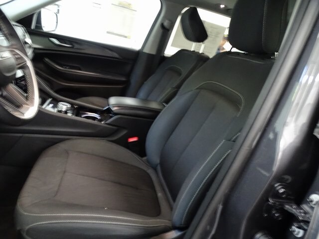 2023 Jeep Grand Cherokee Laredo photo 2