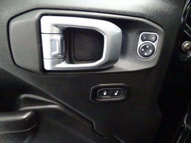 2022 Jeep Gladiator Willys photo 3