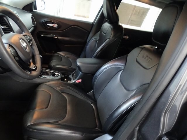 2023 Jeep Cherokee Altitude photo 2