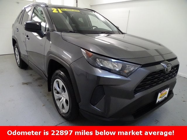 2021 Toyota RAV4 LE's photo