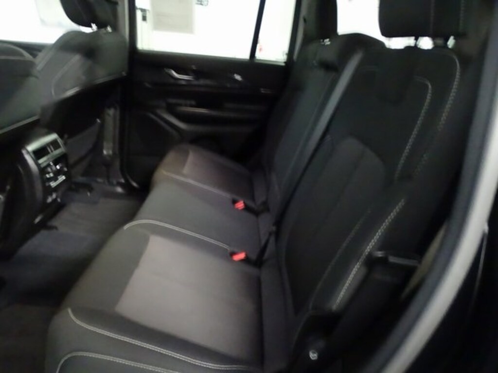 Used 2023 Jeep Grand Cherokee Laredo SUV