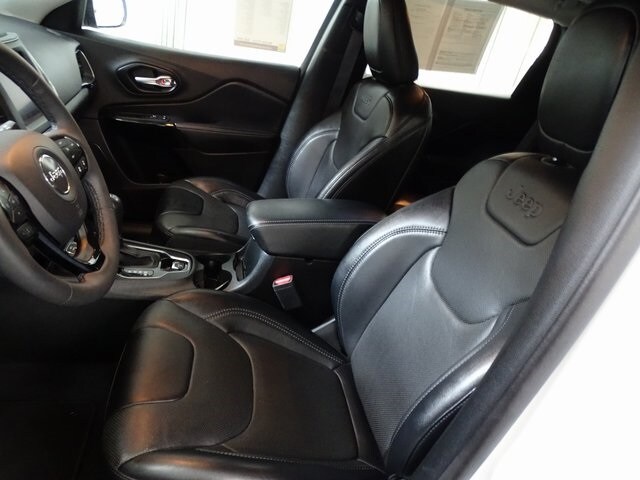2023 Jeep Cherokee Altitude photo 2