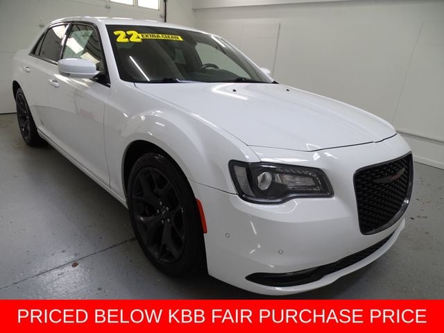 2022 Chrysler 300 S's photo