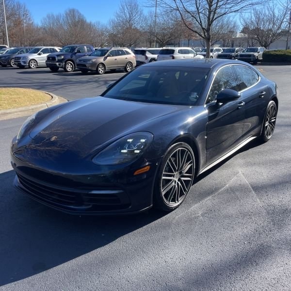 2019 Porsche Panamera Base's photo