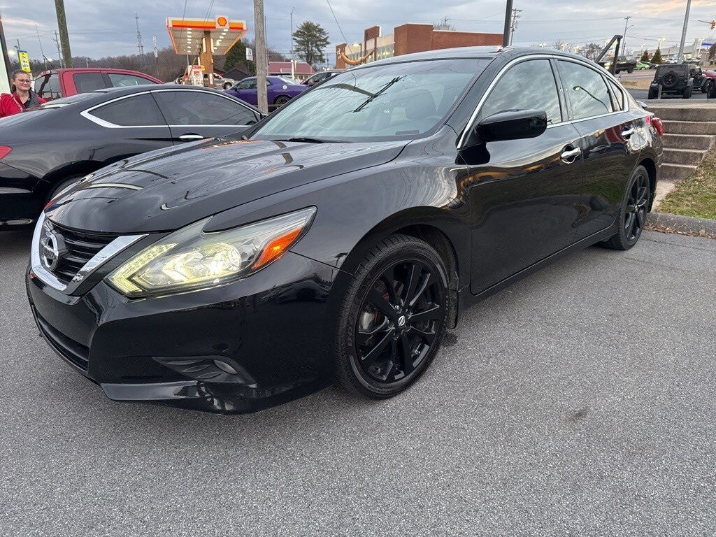 Used 2017 Nissan Altima 2.5 SR Sedan