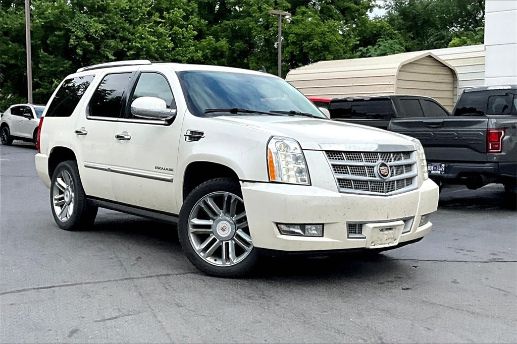 Used 2014 Cadillac Escalade Platinum Edition with VIN 1GYS4DEF8ER160464 for sale in Johnson City, TN