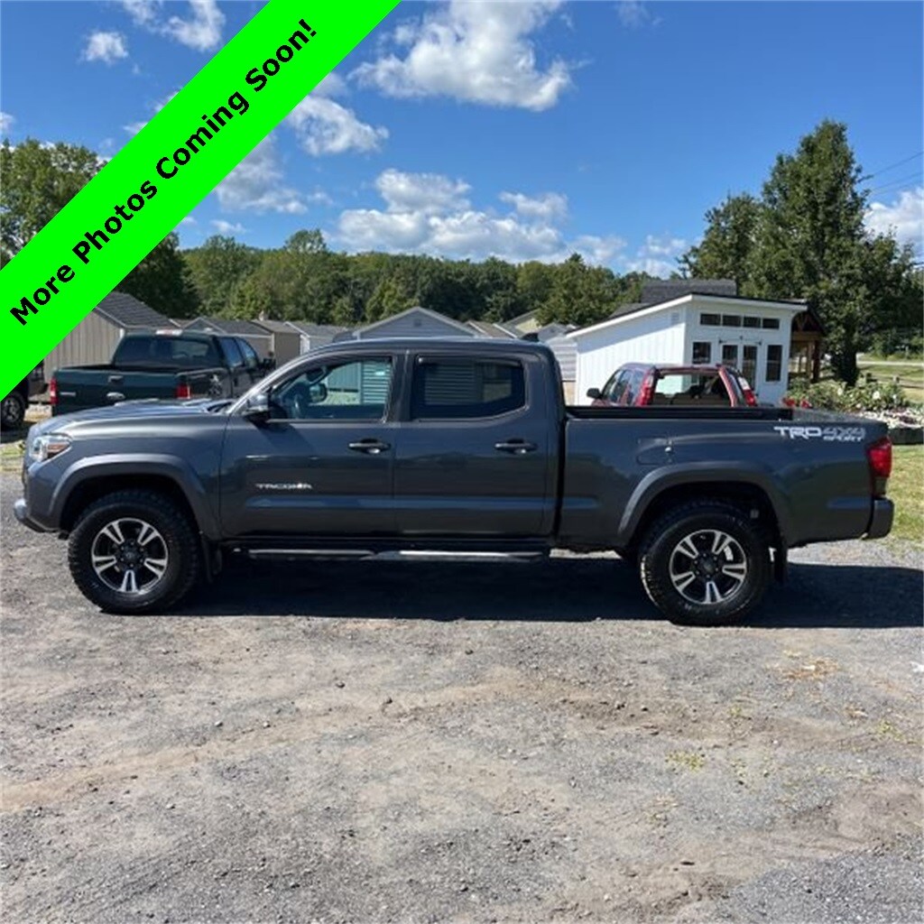 2019 Toyota Tacoma TRD Sport V6 photo 2