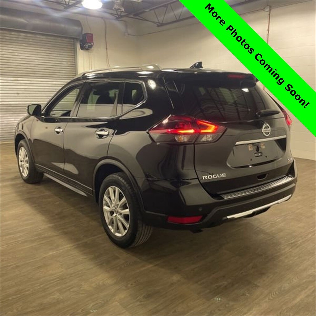 2020 Nissan Rogue SV photo 3