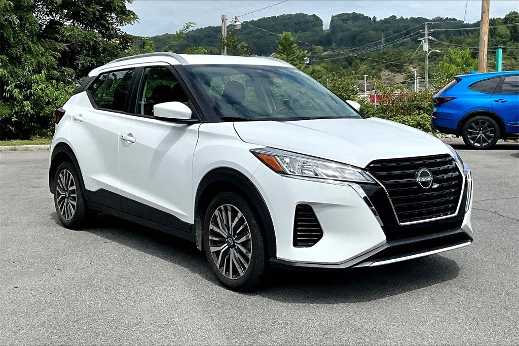 2023 Nissan Kicks SV photo 2