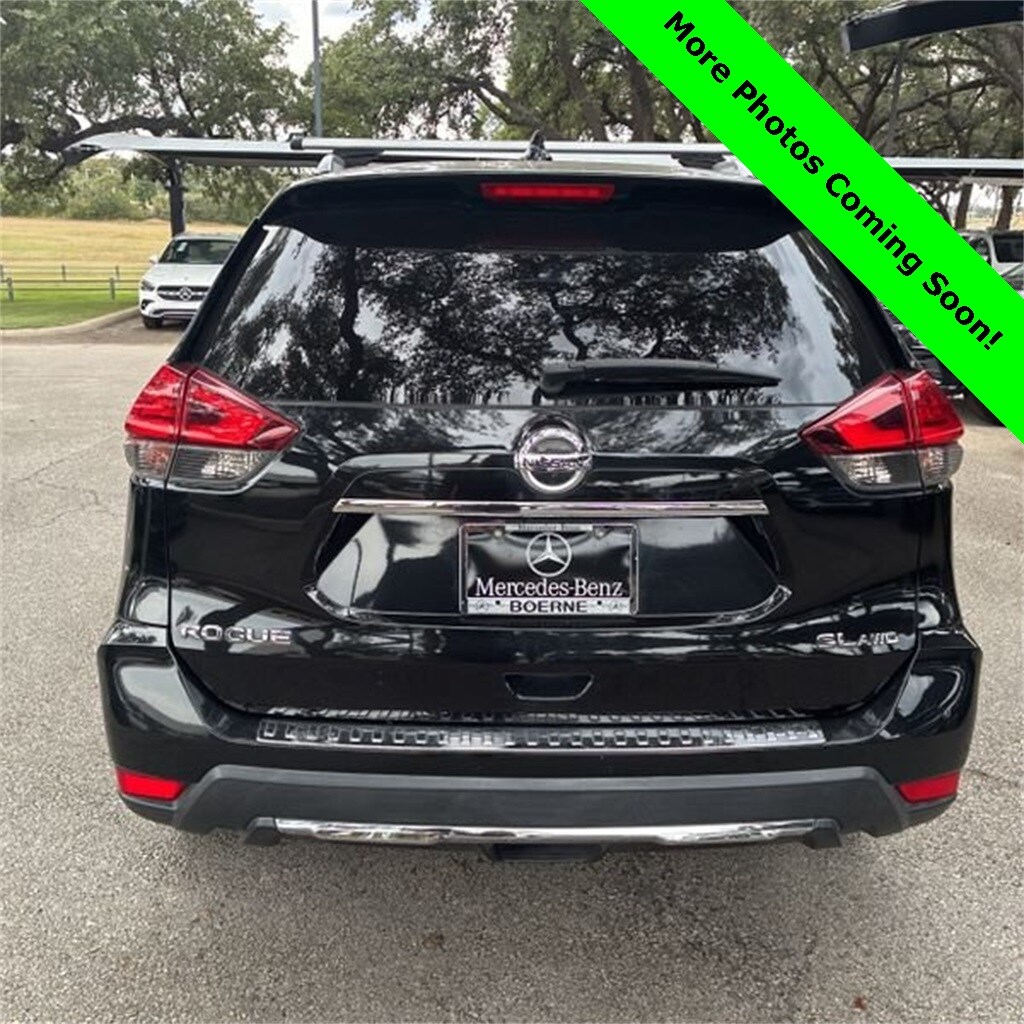 2017 Nissan Rogue SL photo 3