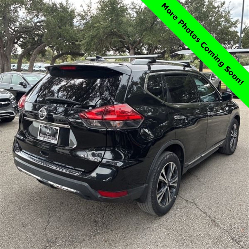 2017 Nissan Rogue SL photo 4